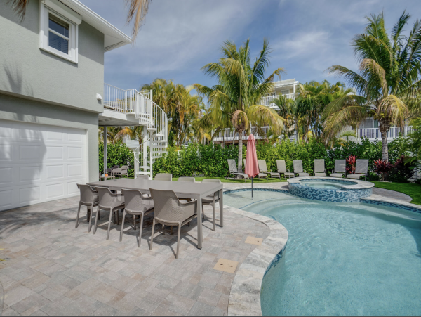 Stunning Vacation Villa 40 Steps from the Beach in Anna Maria Island