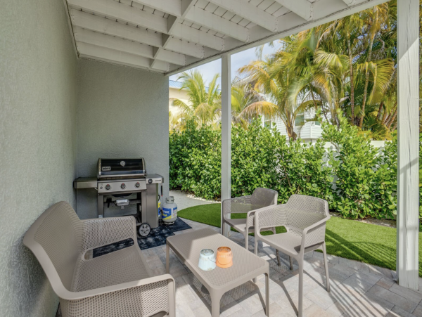 Stunning Vacation Villa 40 Steps from the Beach in Anna Maria Island