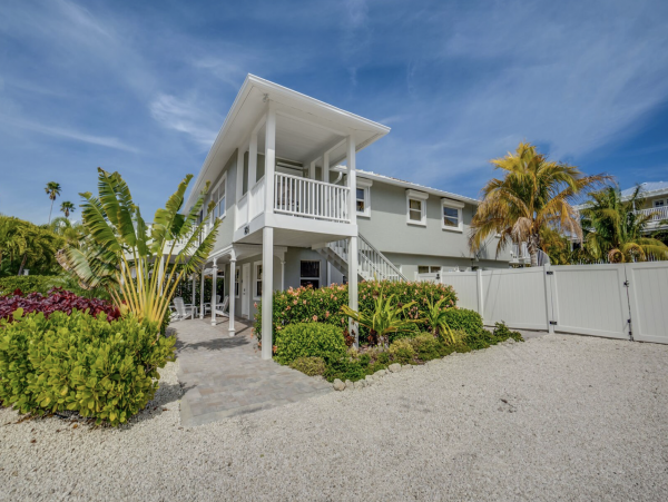 Stunning Vacation Villa 40 Steps from the Beach in Anna Maria Island