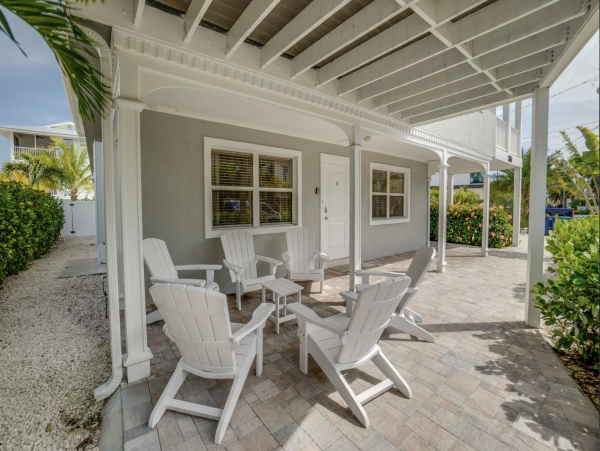 Stunning Vacation Villa 40 Steps from the Beach in Anna Maria Island