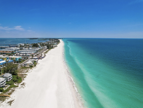 Stunning Vacation Villa 40 Steps from the Beach in Anna Maria Island