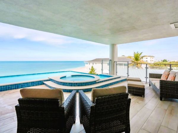 Luxury Beach Front Englewood Vacation Condo