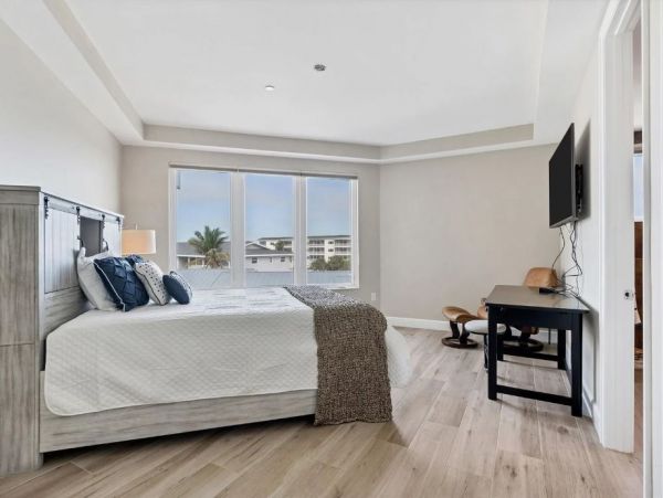 Luxury Beach Front Englewood Vacation Condo