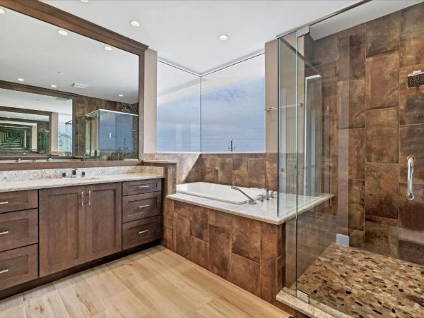 Luxury Beach Front Englewood Vacation Condo