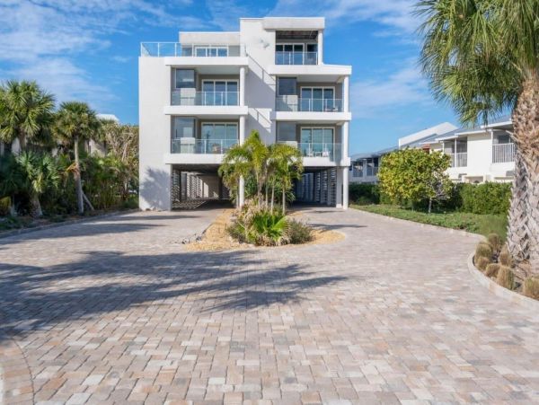 Luxury Beach Front Englewood Vacation Condo