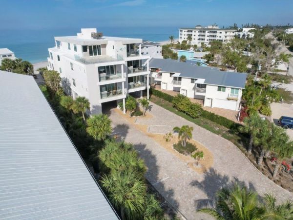 Luxury Beach Front Englewood Vacation Condo