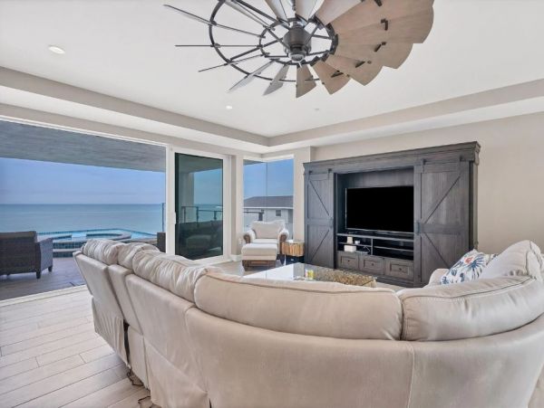 Luxury Beach Front Englewood Vacation Condo