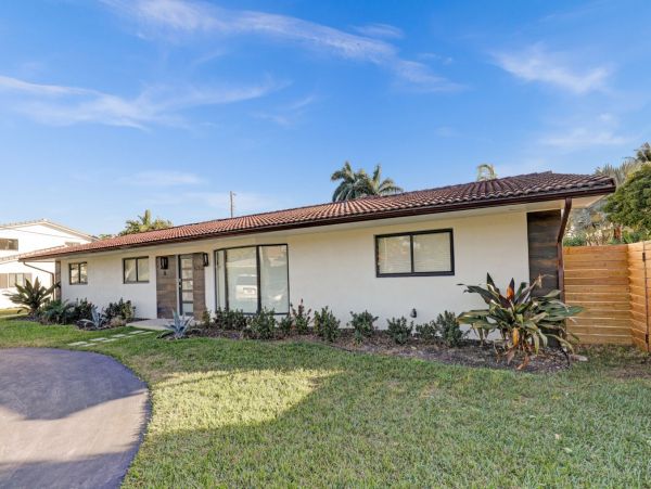 Explore Hollywood: Stylish Vacation Rental Home
