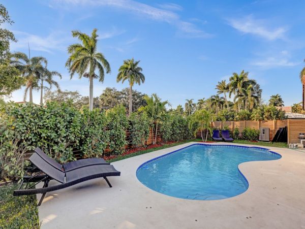Explore Hollywood: Stylish Vacation Rental Home
