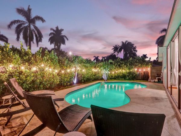 Explore Hollywood: Stylish Vacation Rental Home