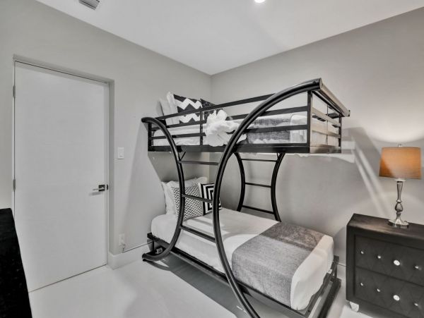Explore Hollywood: Stylish Vacation Rental Home