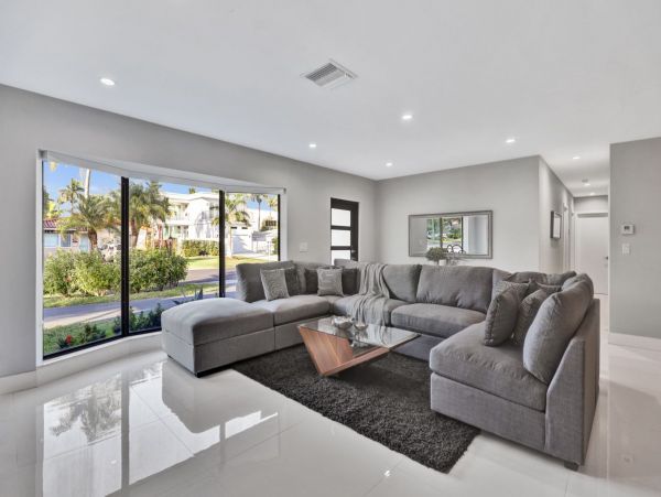 Explore Hollywood: Stylish Vacation Rental Home