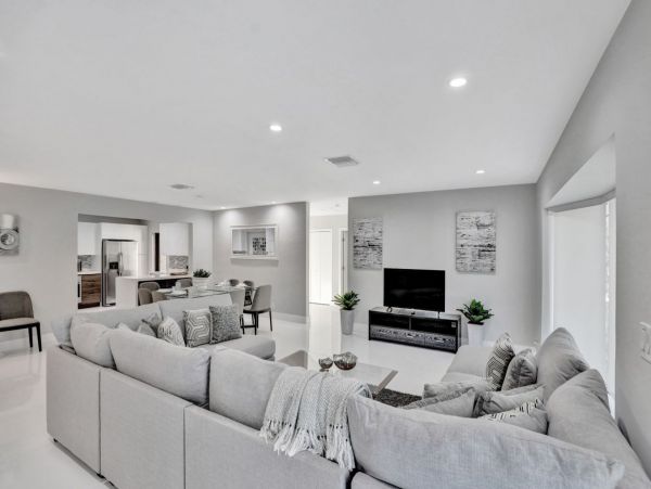 Explore Hollywood: Stylish Vacation Rental Home