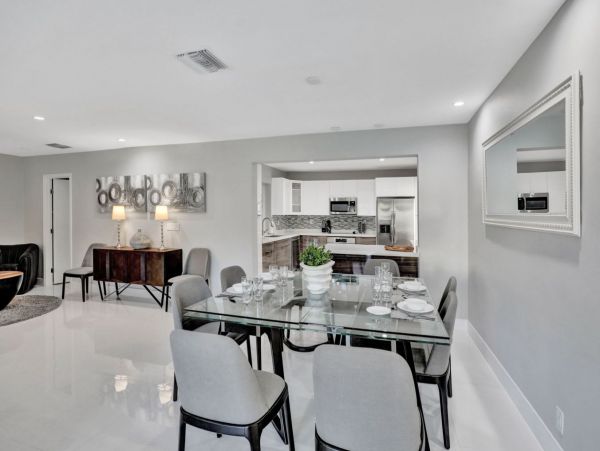 Explore Hollywood: Stylish Vacation Rental Home