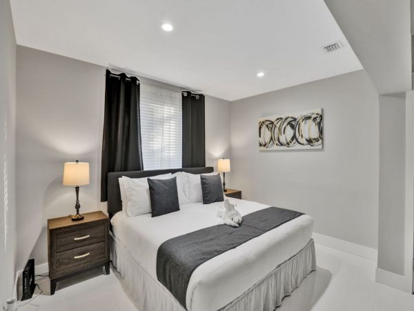 Explore Hollywood: Stylish Vacation Rental Home