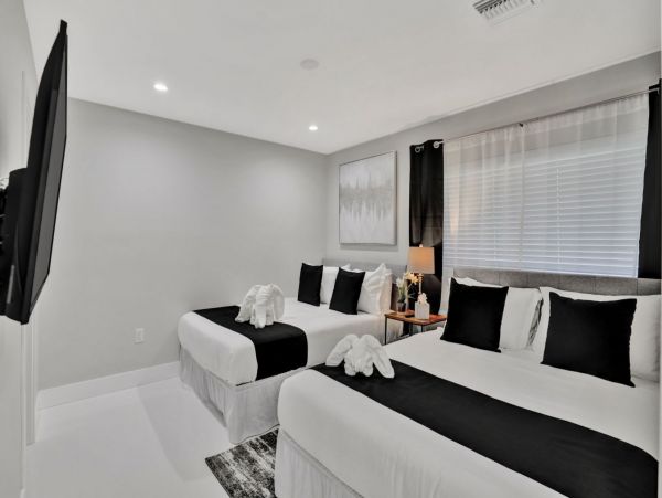 Explore Hollywood: Stylish Vacation Rental Home