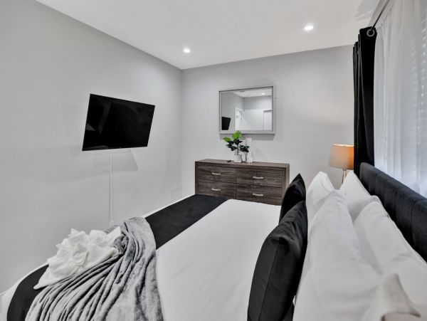 Explore Hollywood: Stylish Vacation Rental Home