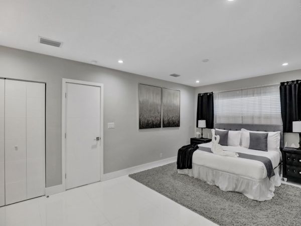 Explore Hollywood: Stylish Vacation Rental Home