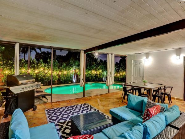Explore Hollywood: Stylish Vacation Rental Home