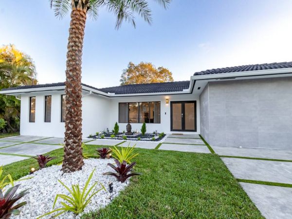 Hollywood Vacation Pool Home Five Bedroom