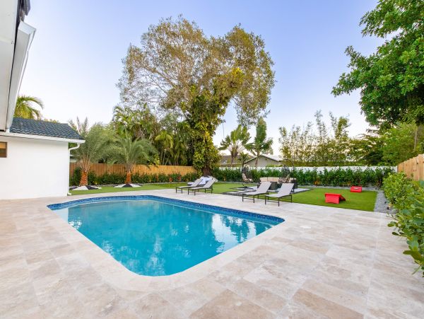 Hollywood Vacation Pool Home Five Bedroom