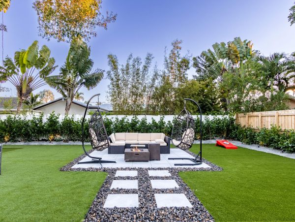 Hollywood Vacation Pool Home Five Bedroom
