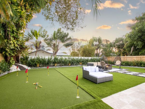 Hollywood Vacation Pool Home Five Bedroom