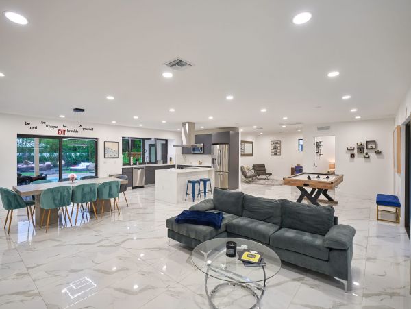 Hollywood Vacation Pool Home Five Bedroom
