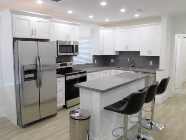 Short Walk to Beach from this Lovely 3 Bedroom Condo