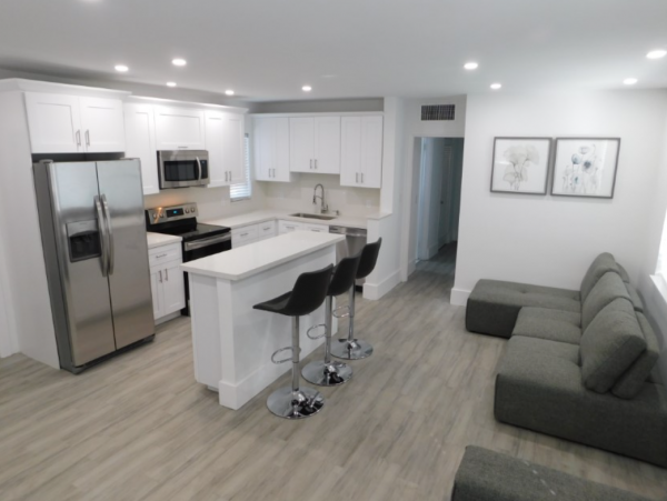 Short Walk to Beach from this Lovely 3 Bedroom Condo