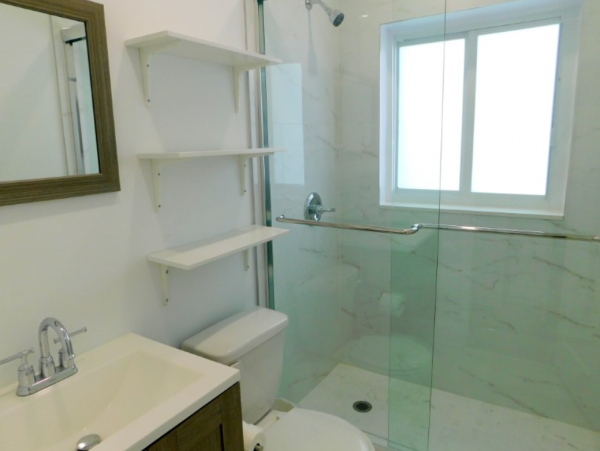 Short Walk to Beach from this Lovely 3 Bedroom Condo