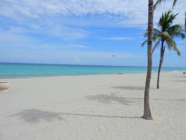 Short Walk to Beach from this Lovely 3 Bedroom Condo