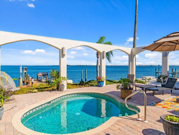 Bay Views Vacation Pools Home in Holmes Beach