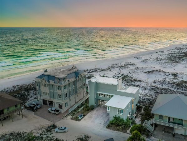 Luxury Beachfront Vacation Home 6 Bedrooms, Private Pool in Santa Rosa Beach