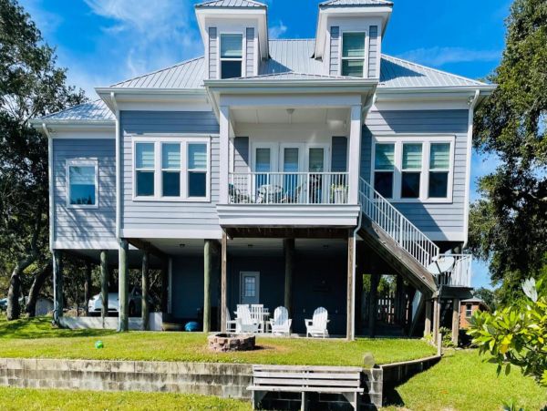 Bayfront Home Four Bedrooms with Private Pier, Patio & Amazing Water Views