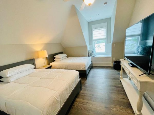 Bayfront Home Four Bedrooms with Private Pier, Patio & Amazing Water Views