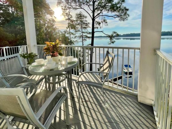 Bayfront Home Four Bedrooms with Private Pier, Patio & Amazing Water Views