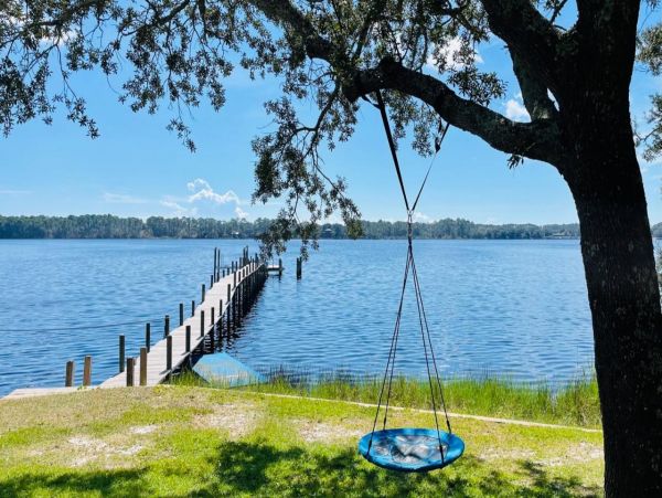 Bayfront Home Four Bedrooms with Private Pier, Patio & Amazing Water Views