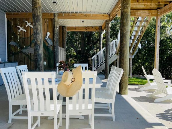 Bayfront Home Four Bedrooms with Private Pier, Patio & Amazing Water Views