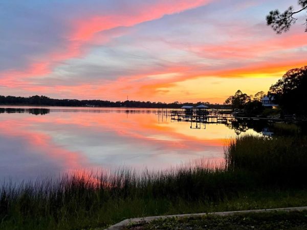 Bayfront Home Four Bedrooms with Private Pier, Patio & Amazing Water Views