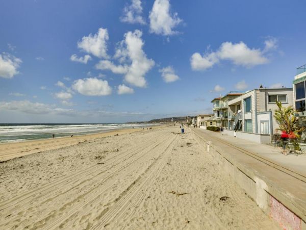 Walk to Beach San Diego Vacation Condo One Bedroom