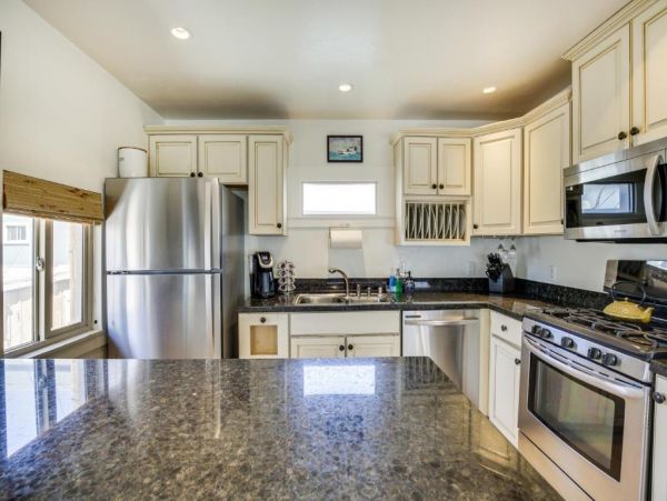 Walk to Beach San Diego Vacation Condo One Bedroom