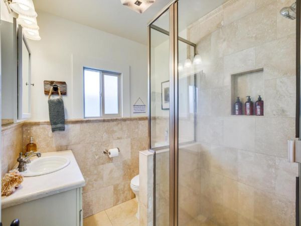 Walk to Beach San Diego Vacation Condo One Bedroom