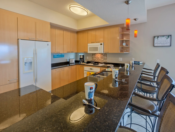 Gulf Views Siesta Key Vacation Condo with 2 Bedroom & Pool