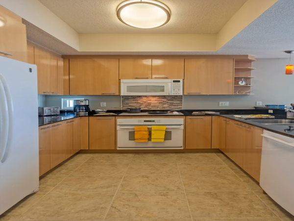 Gulf Views Siesta Key Vacation Condo with 2 Bedroom & Pool