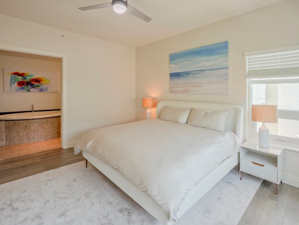 Gulf Views Siesta Key Vacation Condo with 2 Bedroom & Pool