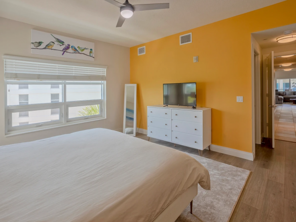 Gulf Views Siesta Key Vacation Condo with 2 Bedroom & Pool