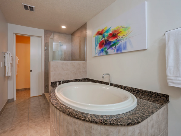 Gulf Views Siesta Key Vacation Condo with 2 Bedroom & Pool