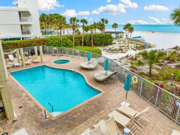 Gulf Views Siesta Key Vacation Condo with 2 Bedroom & Pool