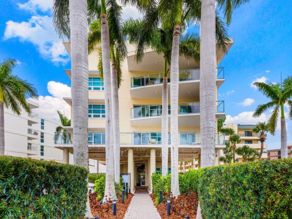 Gulf Views Siesta Key Vacation Condo with 2 Bedroom & Pool